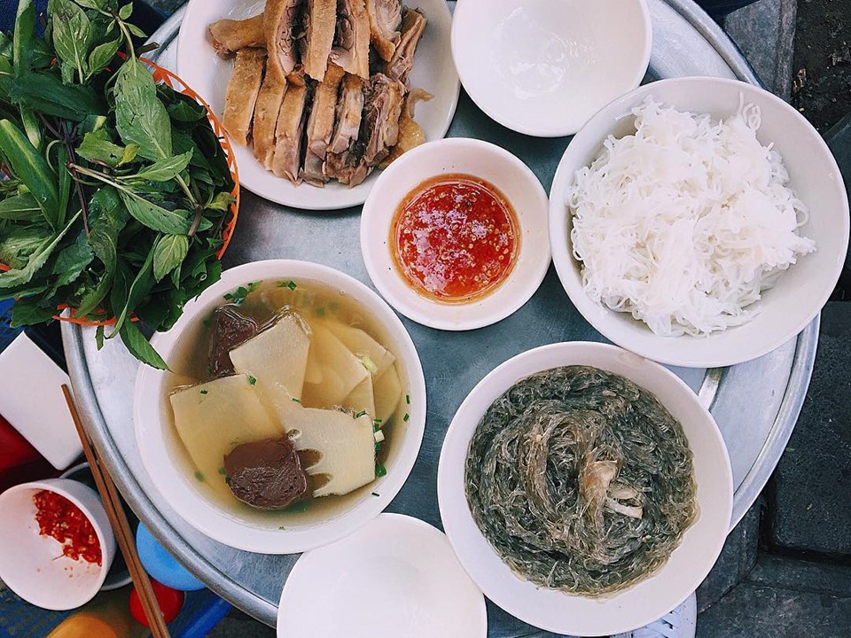 7 quán bún, miến trộn ngon rẻ cho trưa hè oi ả ảnh 6 7 quán bún, miến trộn ngon rẻ cho trưa hè oi ả ảnh 6
