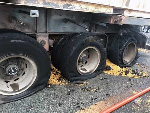 Ôtô tông xe container trên cao tốc Long Thành, 2 người chết ảnh 2 Ôtô tông xe container trên cao tốc Long Thành, 2 người chết ảnh 2