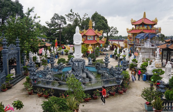 Ngôi chùa hơn 50 tuổi nằm giữa sông ở Sài Gòn ảnh 5