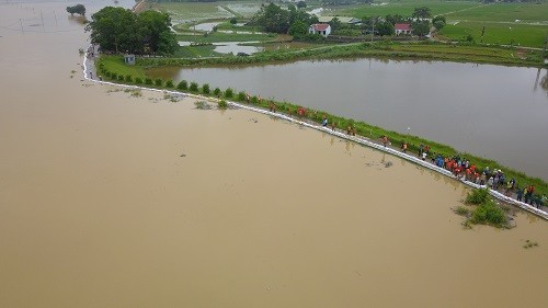 Ba nguyên nhân khiến ngoại thành Hà Nội ngập 10 ngày nay ảnh 1