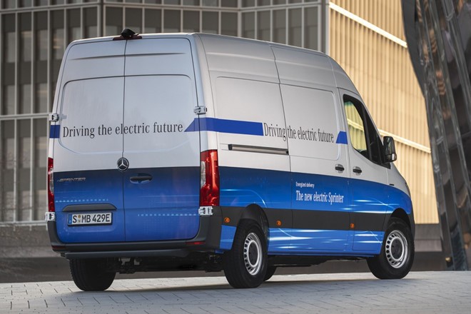 Xe khách 'vang bóng một thời' Mercedes Spinter ra bản mới ảnh 1 Xe khách 'vang bóng một thời' Mercedes Spinter ra bản mới ảnh 1