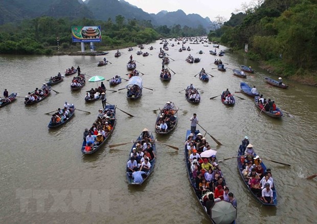 Lễ hội chùa Hương - Hành trình về cõi Phật của du khách thập phương ảnh 1 Lễ hội chùa Hương - Hành trình về cõi Phật của du khách thập phương ảnh 1