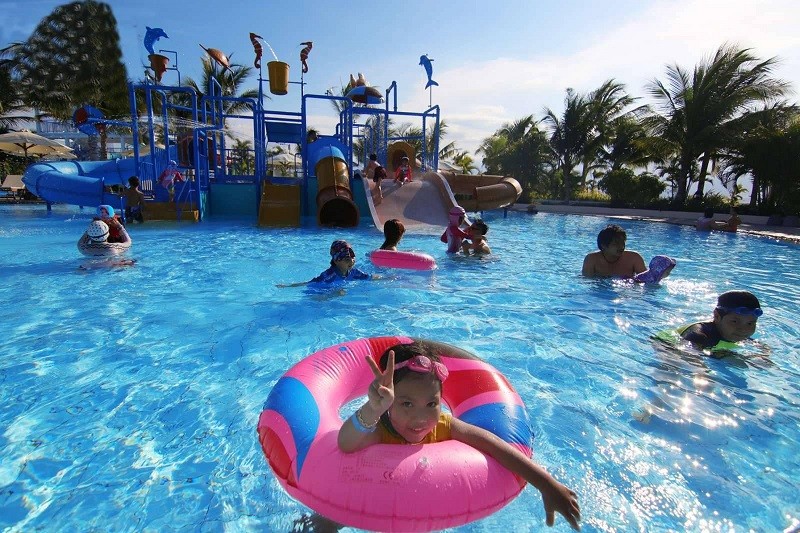 Một trong những điểm nhấn tại Riviera là khu công viên nước với trang thiết bị tiêu chuẩn quốc tế. Địa điểm này là lựa chọn không thể bỏ qua trong kỳ nghỉ của bất kỳ du khách nào vì tính an toàn và phù hợp với mọi lứa tuổi, đặc biệt có nhiều hoạt động giải trí vui nhộn dành riêng cho trẻ em.