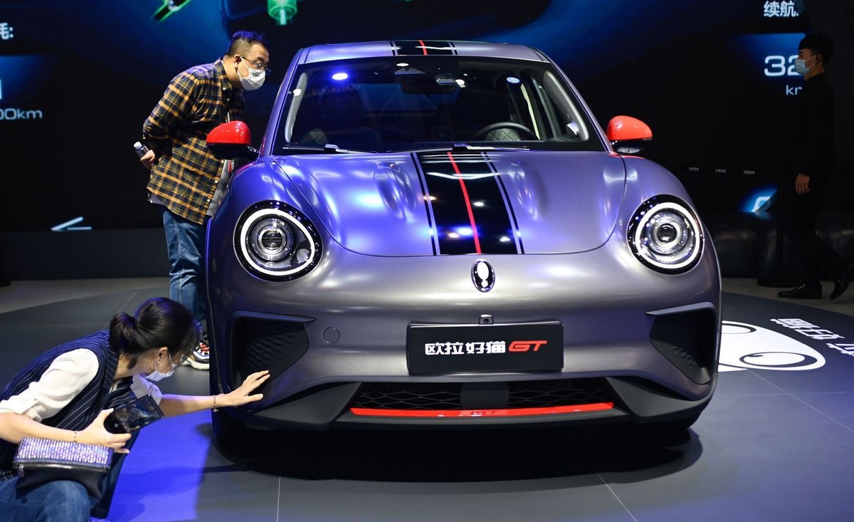 Ora GT: Có kích thước tương đương 1 chiếc xe Fiat 500X, Ora GT là một chiếc xe điện có ngoại hình gần giống xe Mini Coopers. Xe được hãng GT sơn các đường viền màu đỏ theo phong cách thể thao giống như chiếc Volkswagen Golf GTI.