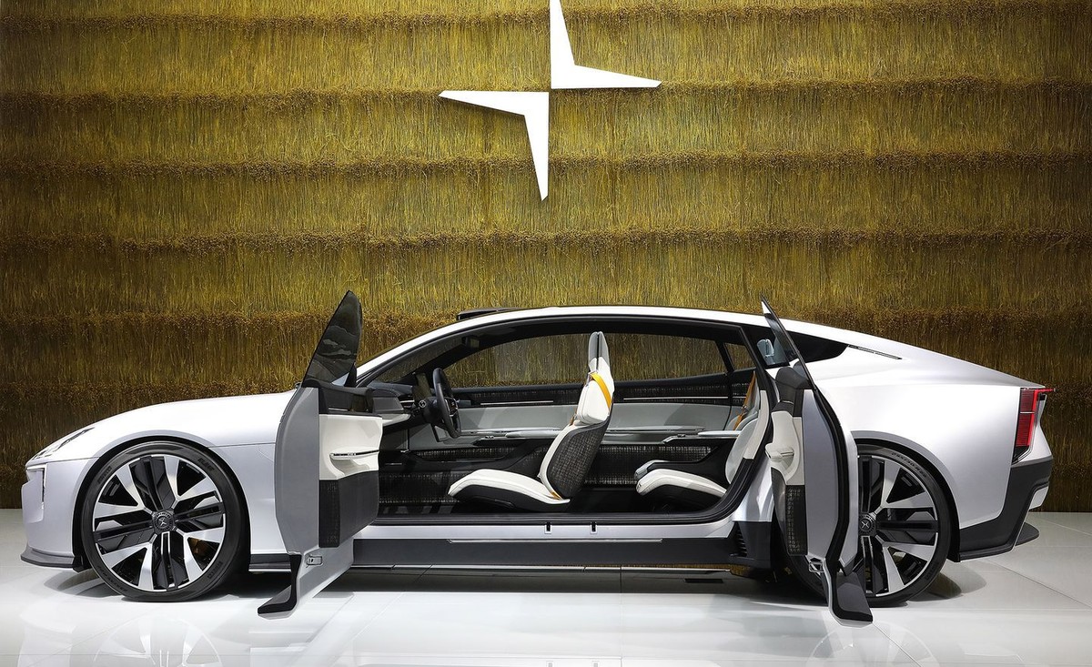 Polestar Precept: Mẫu sedan 4 cửa chạy điện của thương hiệu Polestar có tên gọi Precept trông giống như đang mới được lên ý tưởng, nhưng sự thật nó đã được đưa vào sản xuất. Theo Polestar, hãng sẽ tiến tới việc loại bỏ các vật liệu truyền thống như da, gỗ và chrome để định nghĩa một chuẩn mực mới cho sự sang trọng trong xe hơi. Là một mẫu xe ý tưởng, mọi thông số kỹ thuật về Precept đều được giấu kín - ngoại trừ việc nó là xe điện.