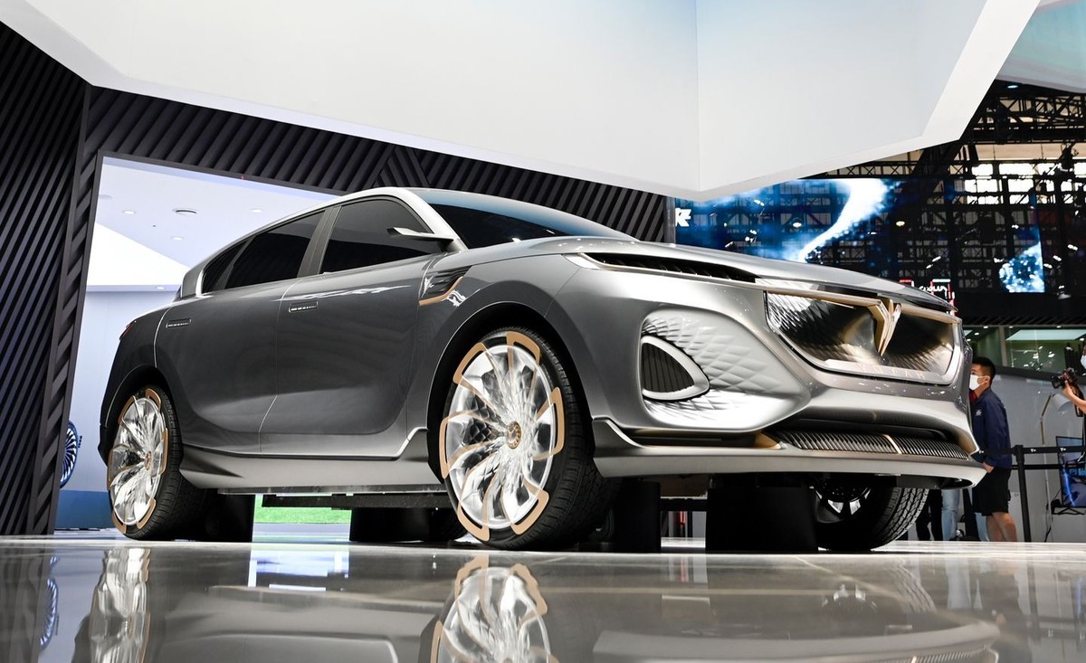 Voyah iFree: Voyah là một thương hiệu xe điện cao cấp mới thuộc Dongfeng Motors Trung Quốc, tại Triển lãm Ô tô Bắc Kinh 2020, họ đã giới thiệu một mẫu SUV concept gọi là iFree. Voyah iFree được chế tạo trên khung gầm xe điện Electric Smart Secure Architecture (ESSA) mới phát triển của Dongfeng. Khung gầm này sử dụng một hệ truyền động điện gọi là Multi-choice Valuable Power (MVP). Đây là một trong số ít những chiếc ô tô xuất hiện ở triển lãm lần này mà không giống bất kì một chiếc xe nào khác.