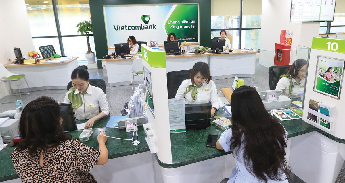 Cổ phiếu các ngân hàng có vốn Nhà nước chi phối như Vietcombank thăng hoa khi nút thắt chính sách chi cổ tức bằng cổ phiếu được giải tỏa. Ảnh: Dũng Minh