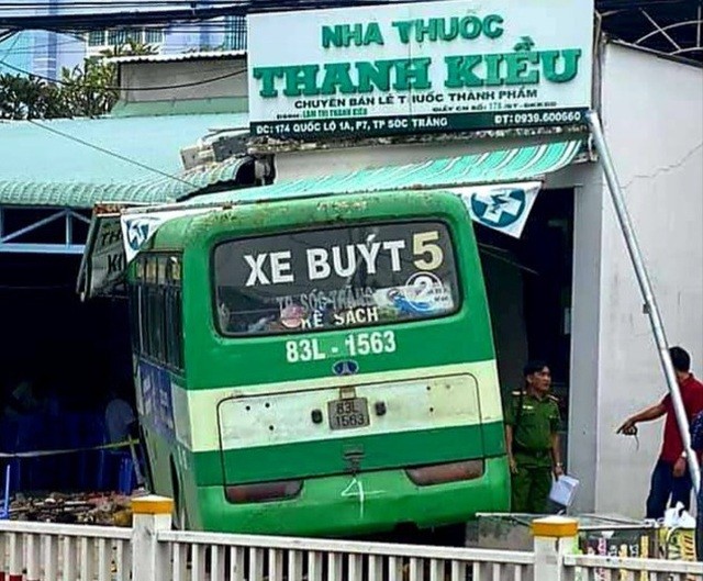 Nhiều người may mắn thoát nạn.