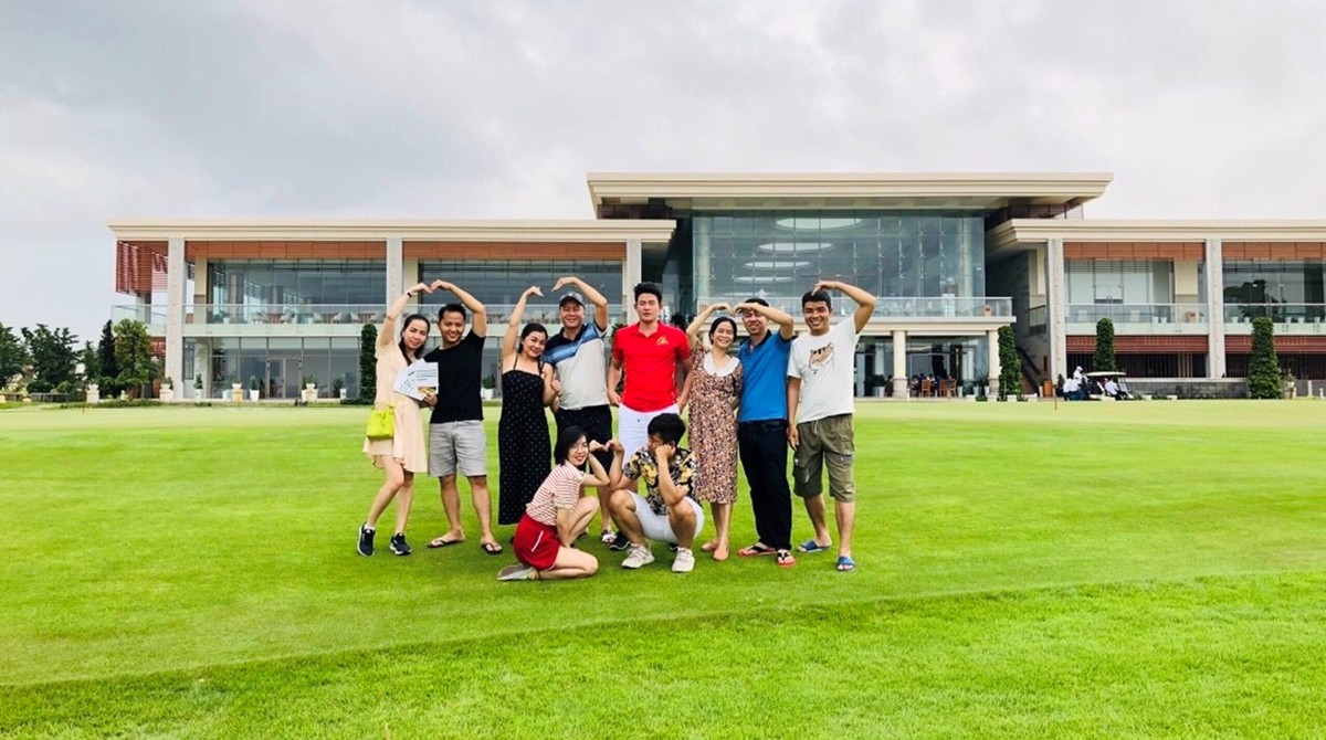 Hệ thống chuyên viên tư vấn được trải nghiệm lưu trú và sử dụng tất cả dịch vụ đẳng cấp bậc nhất thế giới của dãy biệt thự 5* Wyndham Grand KN Paradise Cam Ranh - dấu ấn đầu tiên của thương hiệu Wyndham Grand tại Việt Nam. Các hoạt động kể đến như thưởng thức ẩm thực Á Âu đa dạng, khám phá hồ bơi trong villas và khu vực sảnh đón. Hệ thống chuyên viên tư vấn được trải nghiệm lưu trú và sử dụng tất cả dịch vụ đẳng cấp bậc nhất thế giới của dãy biệt thự 5* Wyndham Grand KN Paradise Cam Ranh - dấu ấn đầu tiên của thương hiệu Wyndham Grand tại Việt Nam. Các hoạt động kể đến như thưởng thức ẩm thực Á Âu đa dạng, khám phá hồ bơi trong villas và khu vực sảnh đón.