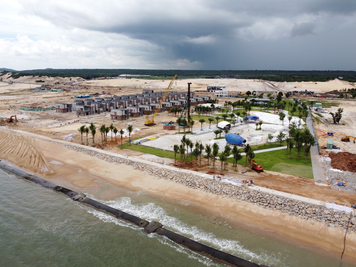 Phân kỳ The Tropicana của đại dự án 1.000ha NovaWorld Ho Tram đang dần hình thành. Phân kỳ The Tropicana của đại dự án 1.000ha NovaWorld Ho Tram đang dần hình thành.