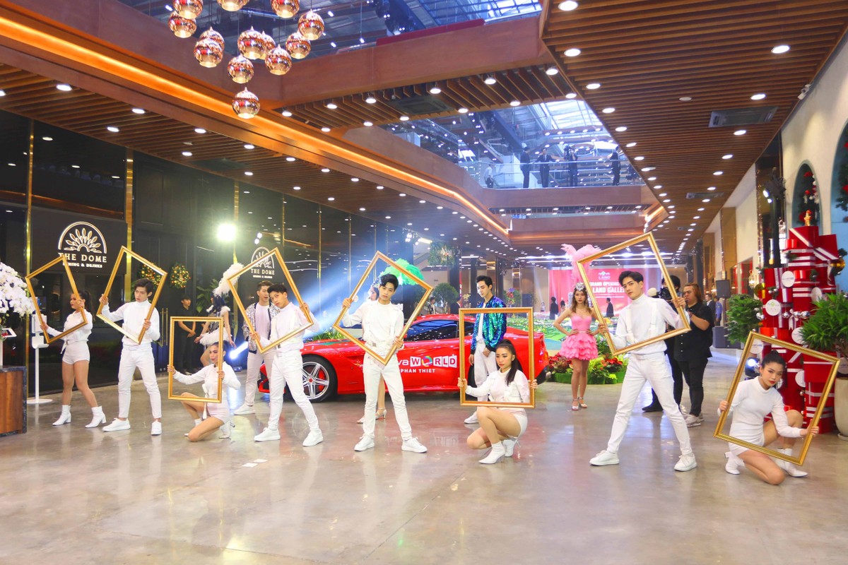 Novaland Gallery rộng gần 5000 m2, chính thức mở cửa đón khách hàng.