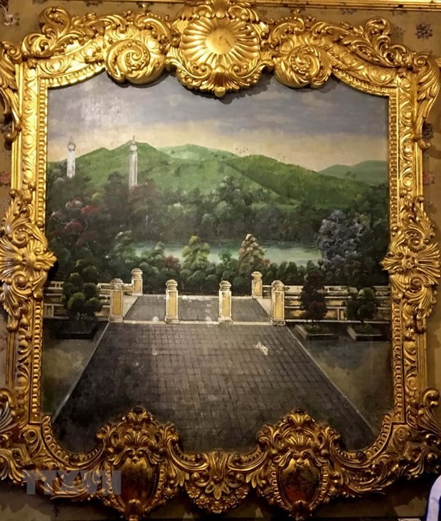 Tranh treo tường cung An Định sau khi được phục hồi trong một dự án do Cộng hòa Liên bang Đức tài trợ. (Ảnh: Quốc Việt/TTXVN).