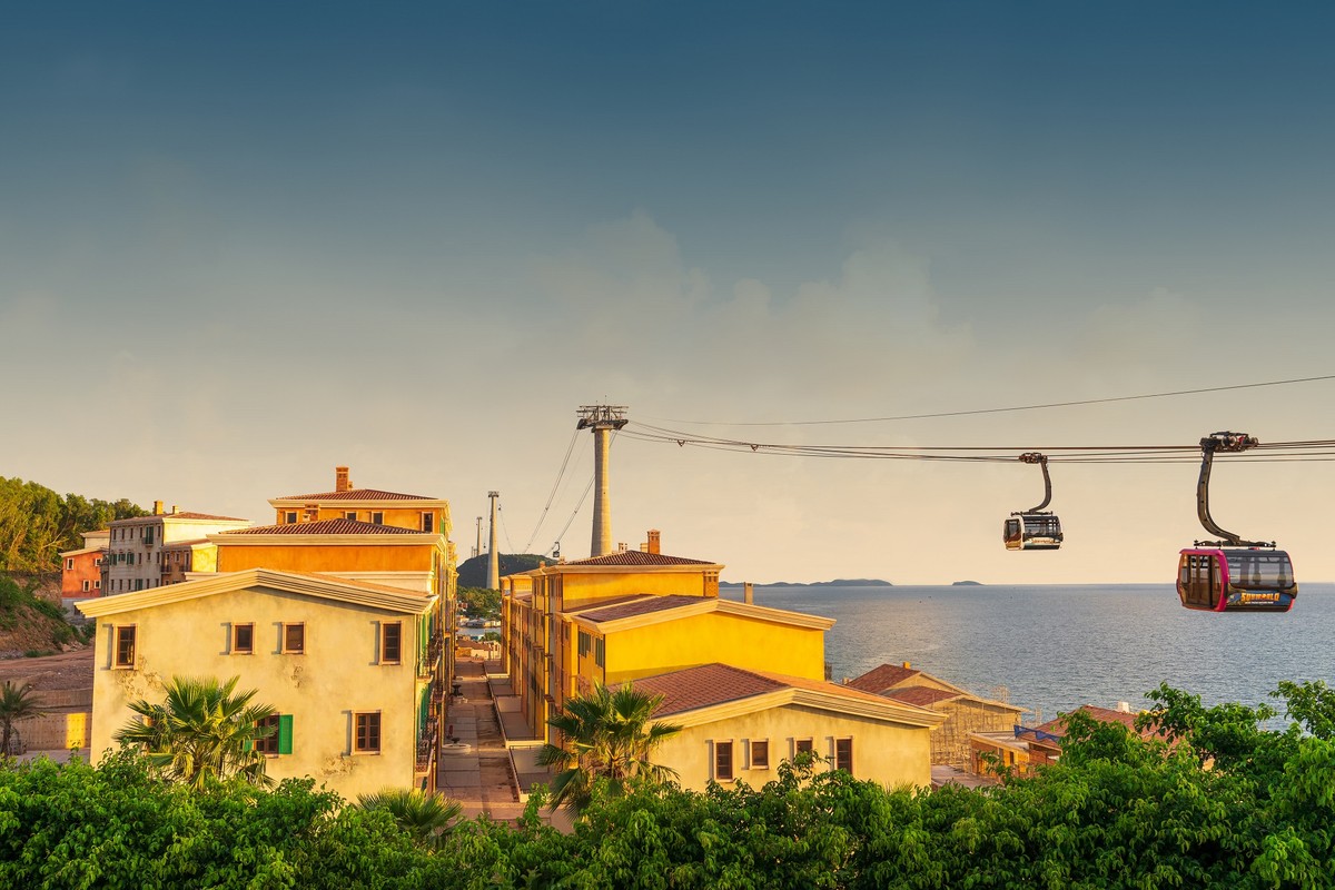 Hành trình trải nghiệm Nam đảo sẽ mang đến nhiều bất ngờ cho các khách hàng thân thiết của Sun Group. Hành trình trải nghiệm Nam đảo sẽ mang đến nhiều bất ngờ cho các khách hàng thân thiết của Sun Group.