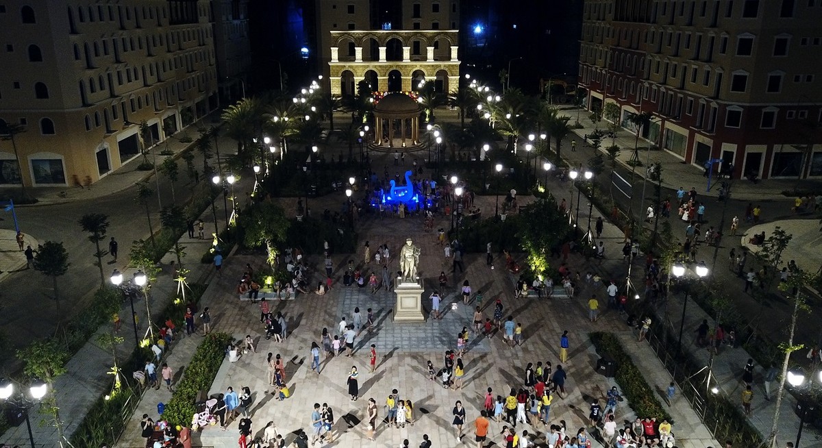 Những công viên chủ đề tại Sun Grand City New An Thoi hứa hẹn trở thành điểm sinh hoạt văn hóa của người dân và du khách. Những công viên chủ đề tại Sun Grand City New An Thoi hứa hẹn trở thành điểm sinh hoạt văn hóa của người dân và du khách.