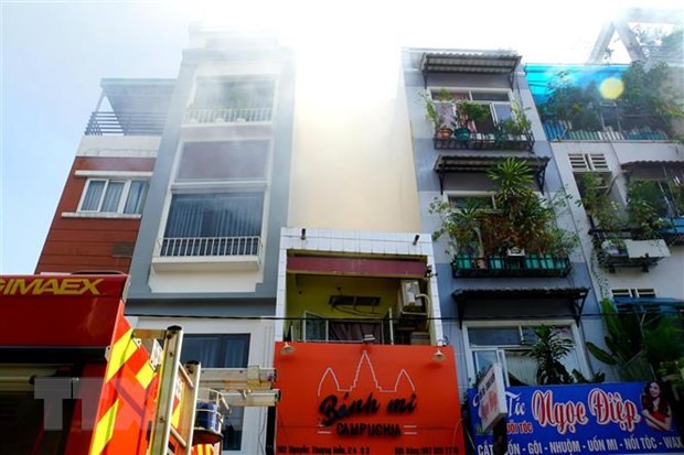 Khói bốc cao từ trong hẻm trên đường Nguyễn Thượng Hiền. (Ảnh: TTXVN phát). Khói bốc cao từ trong hẻm trên đường Nguyễn Thượng Hiền. (Ảnh: TTXVN phát).