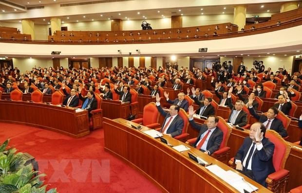 Các đồng chí lãnh đạo Đảng, Nhà nước và các đại biểu biểu quyết thông qua chương trình Hội nghị. (Ảnh: Trí Dũng/TTXVN). Các đồng chí lãnh đạo Đảng, Nhà nước và các đại biểu biểu quyết thông qua chương trình Hội nghị. (Ảnh: Trí Dũng/TTXVN).