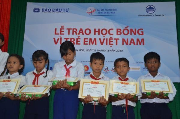 Các em học sinh xã Tú Mỡ, huyện Đồng Xuân, huyện miền núi của tỉnh Phú Yên nhưng đã có những thành tích đáng khích lệ trong giáo dục.