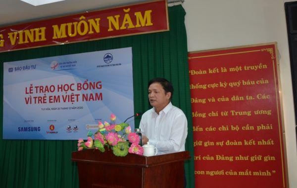 Ông Lê Tấn Hổ, Phó Chủ tịch thường trực UBND tỉnh Phú Yên đánh giá cao những hoạt động của Báo Đầu tư tại Phú Yên.