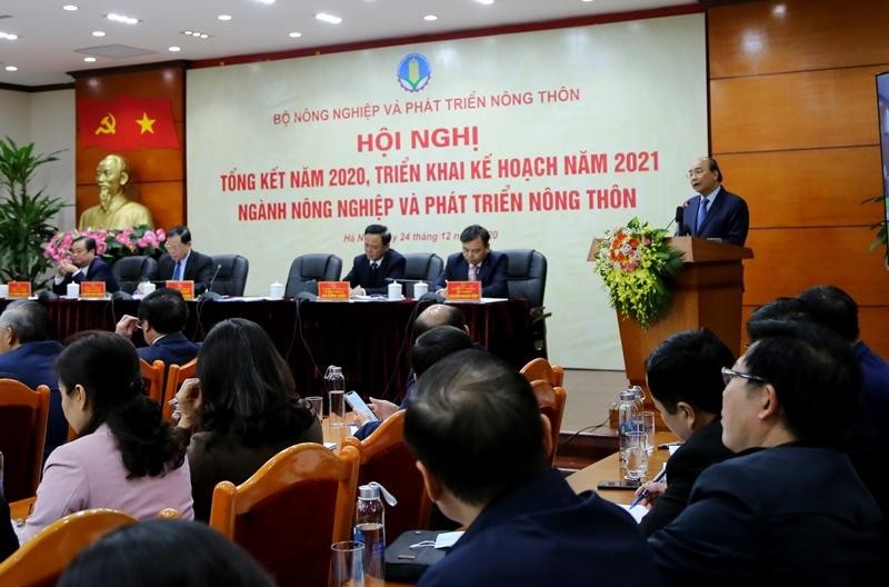 Thủ tướng bày tỏ rất ấn tượng với những thành quả của xuất khẩu gạo trong năm 2020 (Ảnh: Hồ Hạ).