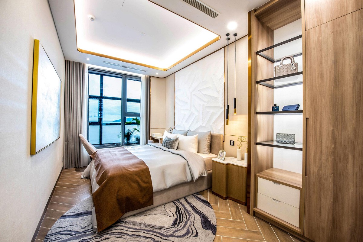 Không gian phòng ngủ được sắp đặt tinh tế, nơi gia chủ tận hưởng những phút giây nghỉ ngơi, thư giãn tuyệt đối.