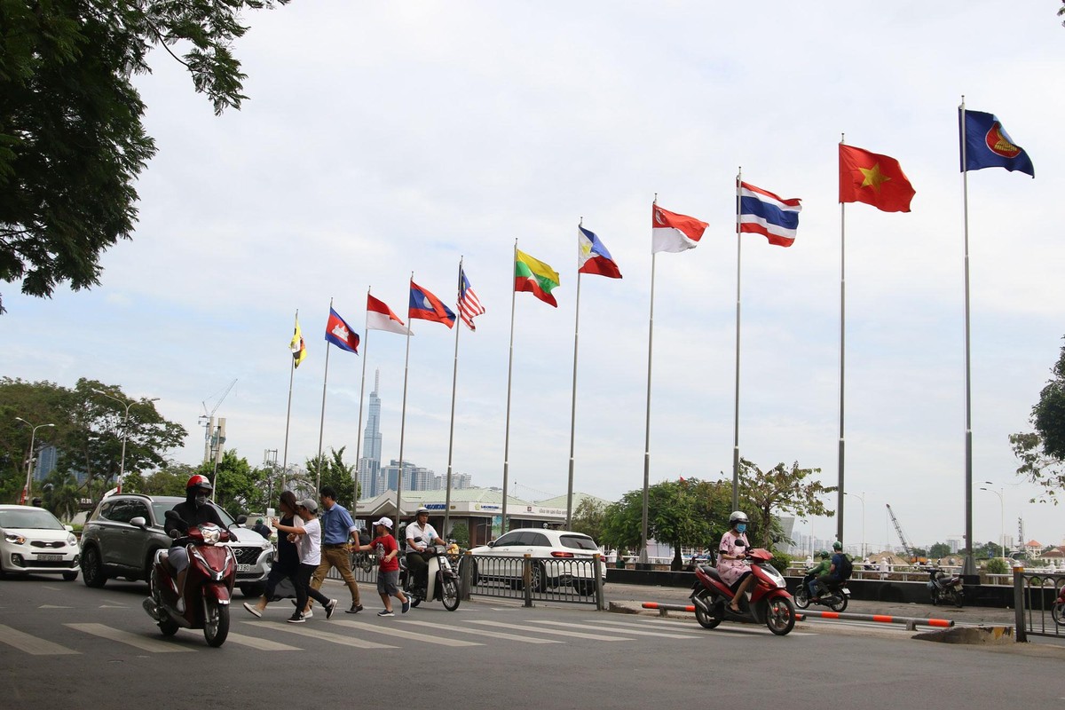 Những lá cờ ASIAN tung bay trên phố Tôn Đức Thắng,Q1. Những lá cờ ASIAN tung bay trên phố Tôn Đức Thắng,Q1.