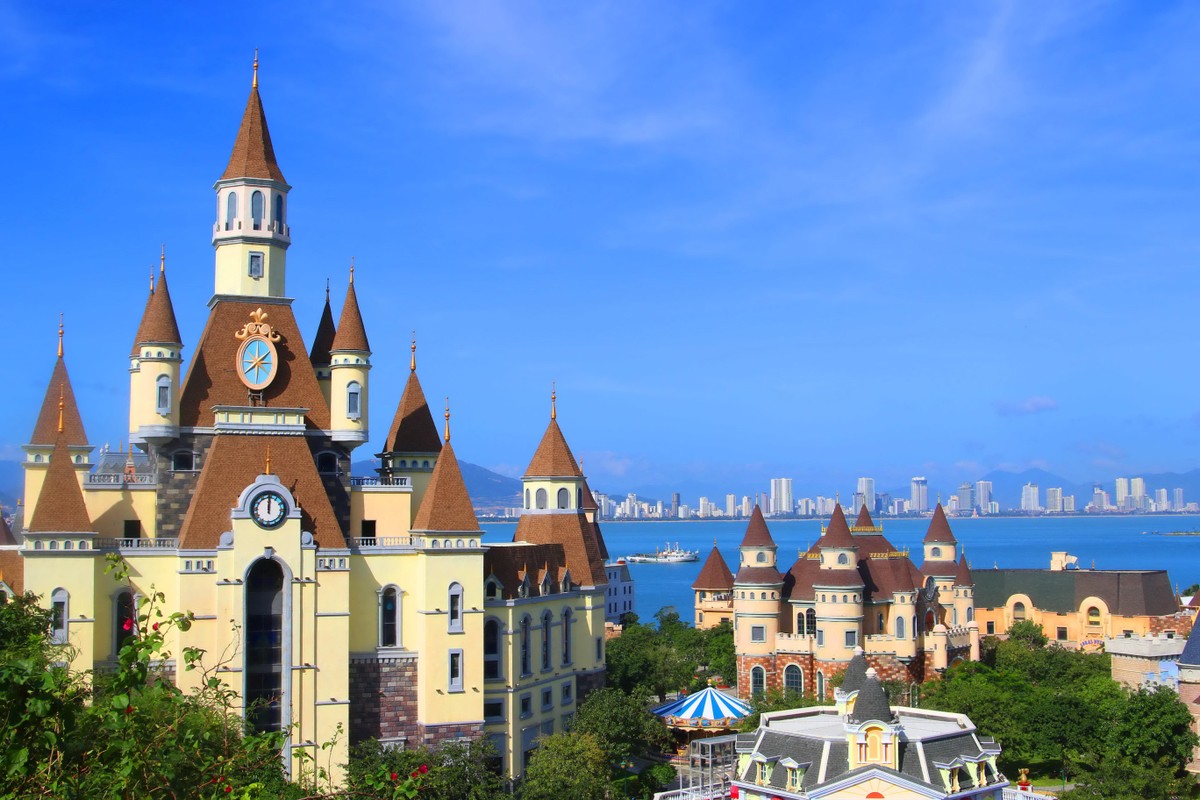 Góc nhìn từ Vinpearland hướng vào thành phố. Góc nhìn từ Vinpearland hướng vào thành phố.