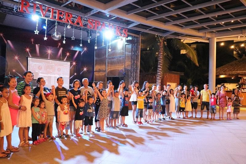 Các thế hệ trong gia đình thêm gắn bó khi tham gia các trò chơi ngoài trời thú vị tại Riviera.