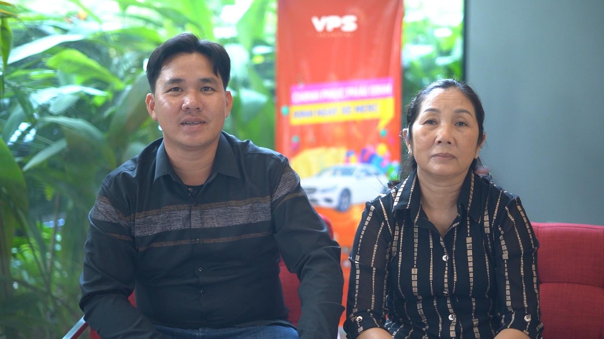 Bà Trần Thị Phúc và con trai luôn đồng hành cùng nhau khi tham gia kênh đầu tư mới mẻ - chứng khoán phái sinh. Bà Trần Thị Phúc và con trai luôn đồng hành cùng nhau khi tham gia kênh đầu tư mới mẻ - chứng khoán phái sinh.