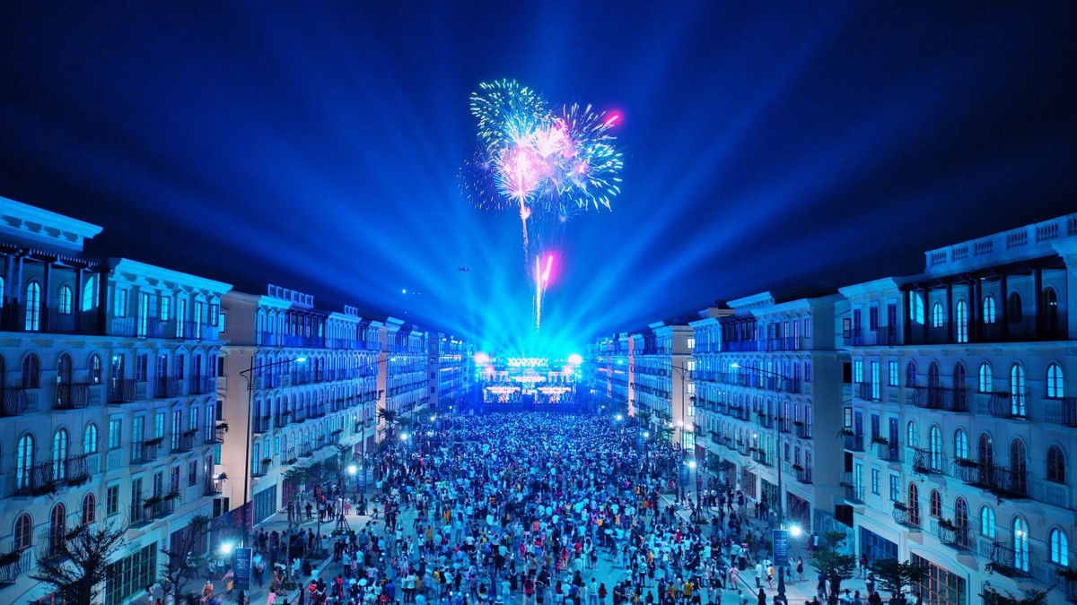 Hệ sinh thái của Sun Group đang dần biến Nam đảo thành một trung tâm mới - nơi người dân có thể “sống, học tập, vui chơi và làm việc”. Hệ sinh thái của Sun Group đang dần biến Nam đảo thành một trung tâm mới - nơi người dân có thể “sống, học tập, vui chơi và làm việc”.