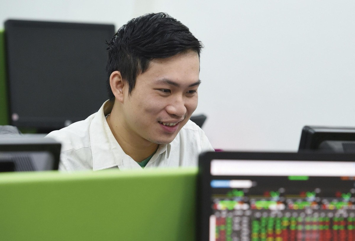 Nhiều nhà đầu tư kỳ vọng, VN-Index sẽ tiến lên các ngưỡng điểm cao mới cho “bằng chị, bằng em” với thị trường quốc tế. Nhiều nhà đầu tư kỳ vọng, VN-Index sẽ tiến lên các ngưỡng điểm cao mới cho “bằng chị, bằng em” với thị trường quốc tế.