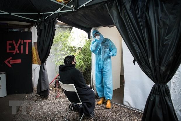 Một điểm lấy mẫu xét nghiệm COVID-19 tại Berlin, Đức ngày 23/12/2020. (Ảnh: AFP/TTXVN). Một điểm lấy mẫu xét nghiệm COVID-19 tại Berlin, Đức ngày 23/12/2020. (Ảnh: AFP/TTXVN).