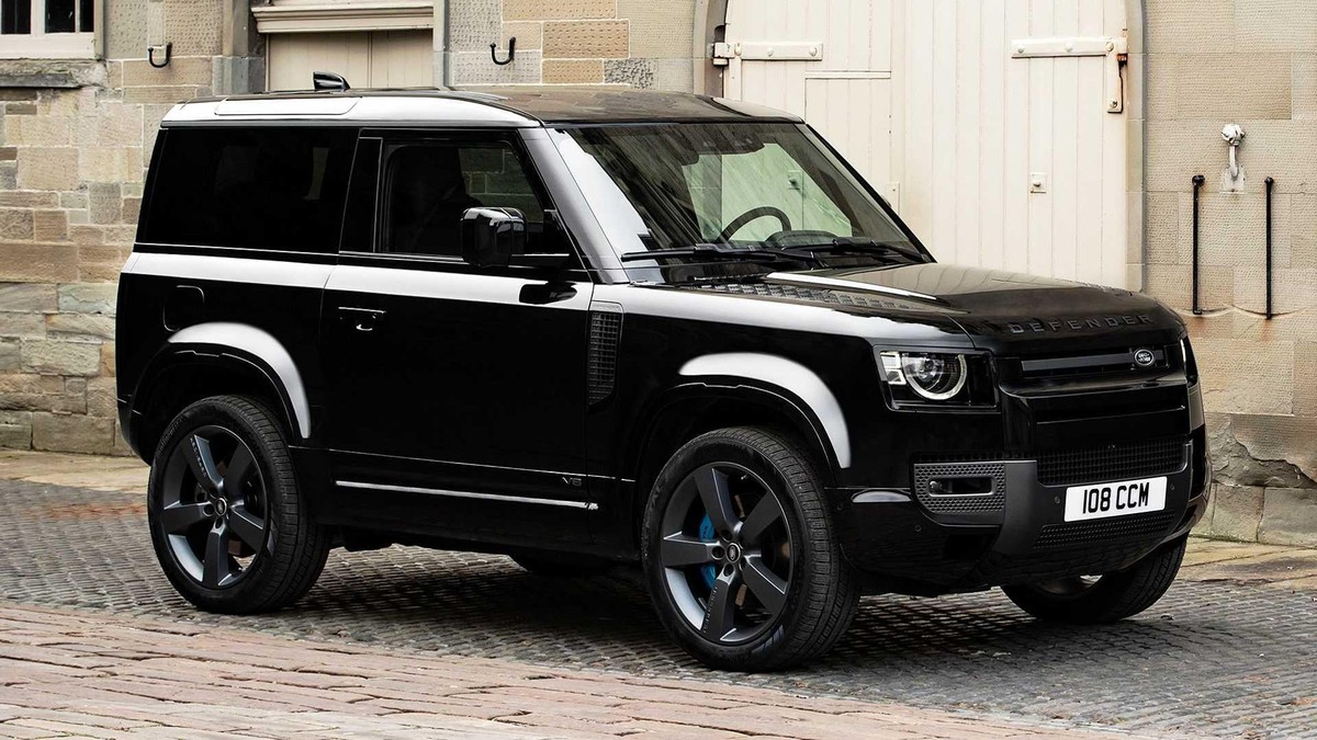 Phiên bản động cơ V8 vẫn có 2 tùy chọn đó Defender 90 (trục cơ sở ngắn, 2 cửa) và Defender 110 (trục cơ sở tiêu chuẩn, 4 cửa). Ngoài ra, cấu hình First Edition được thay thế bằng XS Edition. Phiên bản động cơ V8 vẫn có 2 tùy chọn đó Defender 90 (trục cơ sở ngắn, 2 cửa) và Defender 110 (trục cơ sở tiêu chuẩn, 4 cửa). Ngoài ra, cấu hình First Edition được thay thế bằng XS Edition.