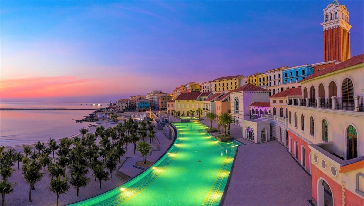 Sắc màu Địa Trung Hải ấn tượng tại công trình kiến trúc Sun Premier Village Primavera.