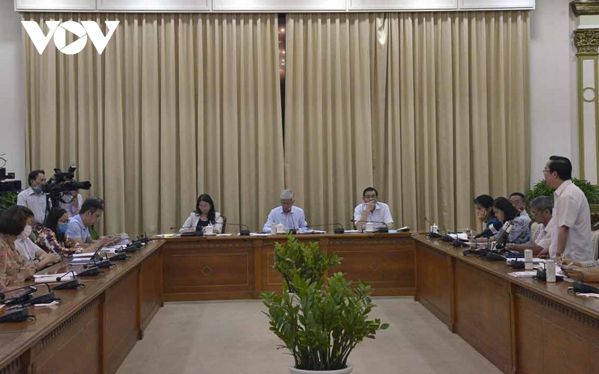 TP HCM họp bàn giải quyết vấn nạn karaoke. TP HCM họp bàn giải quyết vấn nạn karaoke.