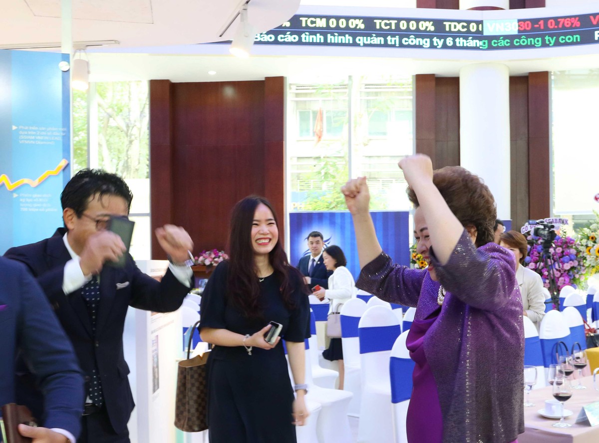 Các nhà đầu tư cũng vui mừng Các nhà đầu tư cũng vui mừng