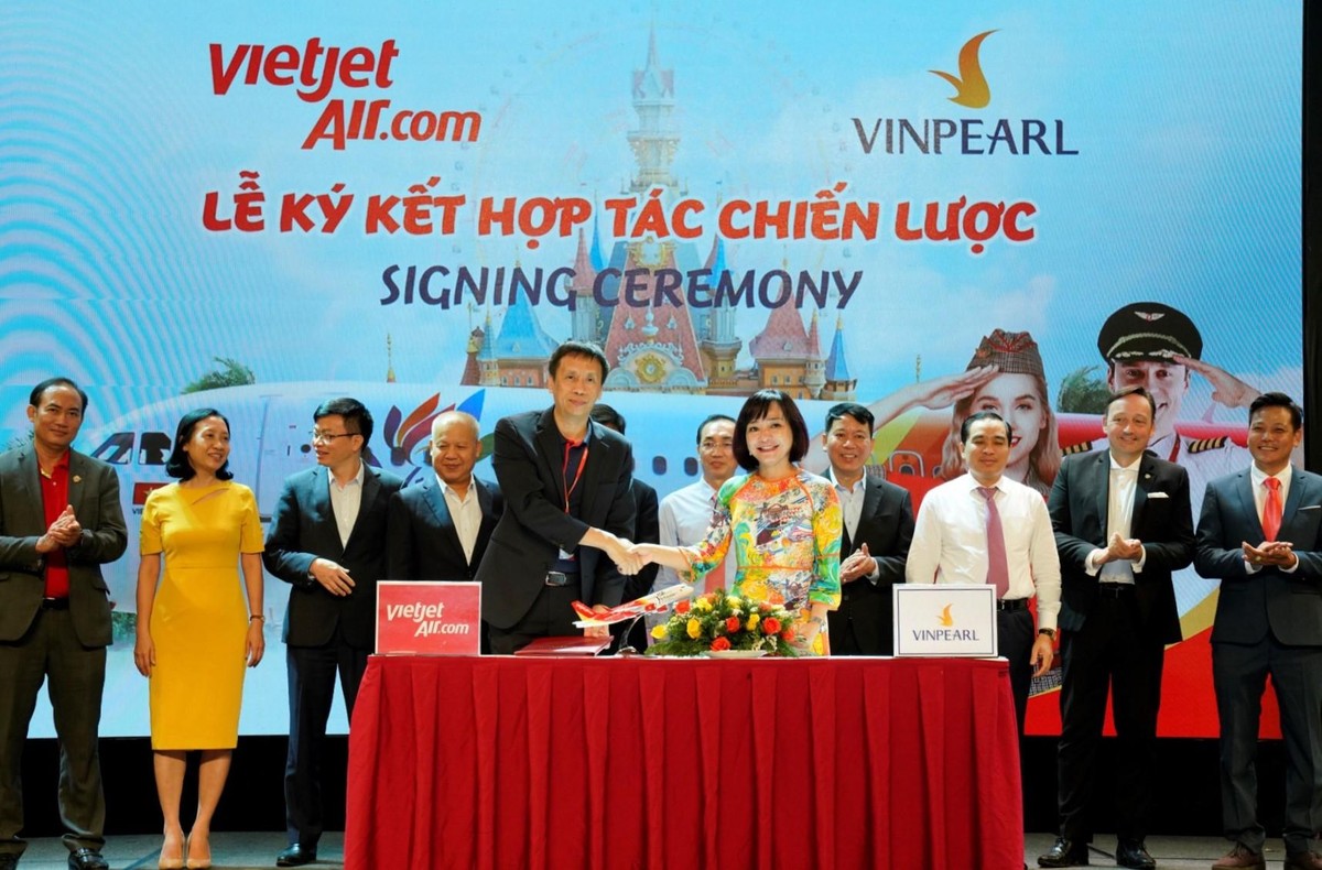 Lễ ký kết hợp tác chiến lược giữa Vietjet với Vinpearl.