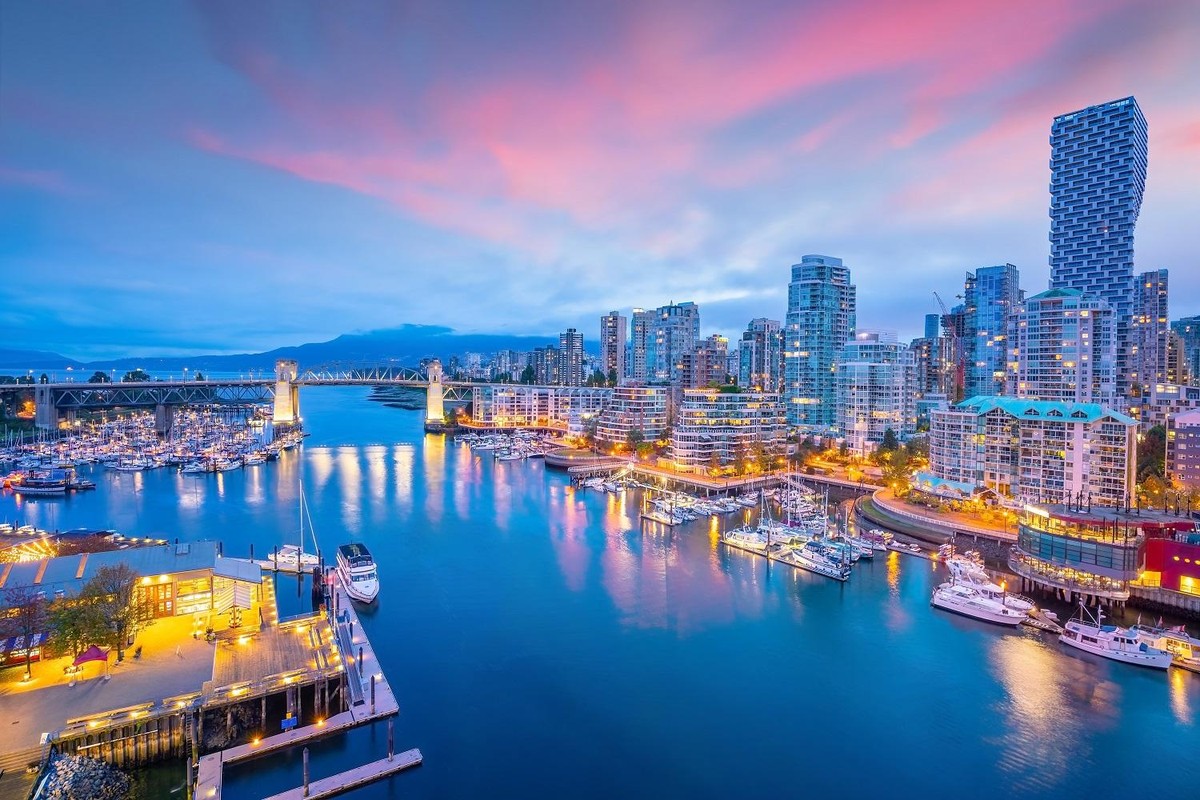 Vẻ đẹp cảng Vancouver lúc hoàng hôn. Vẻ đẹp cảng Vancouver lúc hoàng hôn.