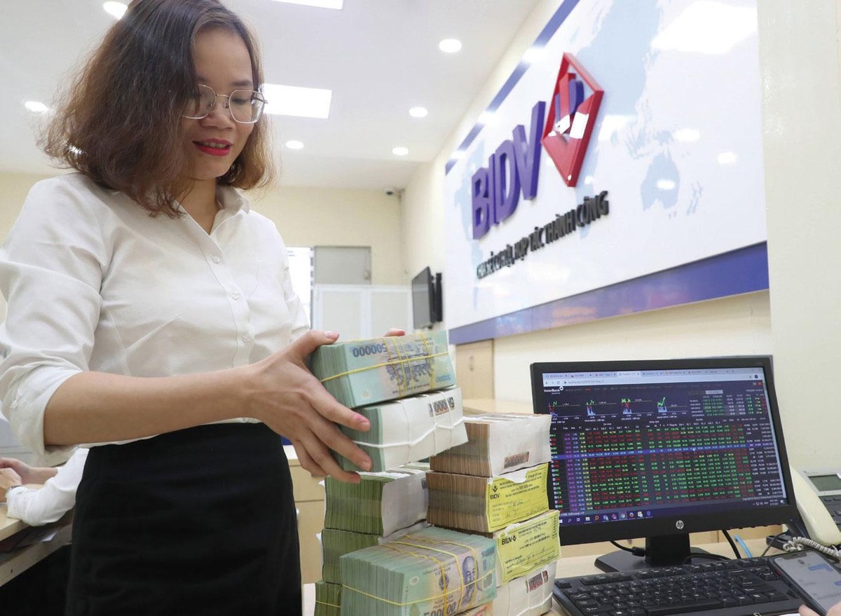 Cổ phiếu ngân hàng trở thành trụ cột của VN-Index suốt thời gian dài. Cổ phiếu ngân hàng trở thành trụ cột của VN-Index suốt thời gian dài.