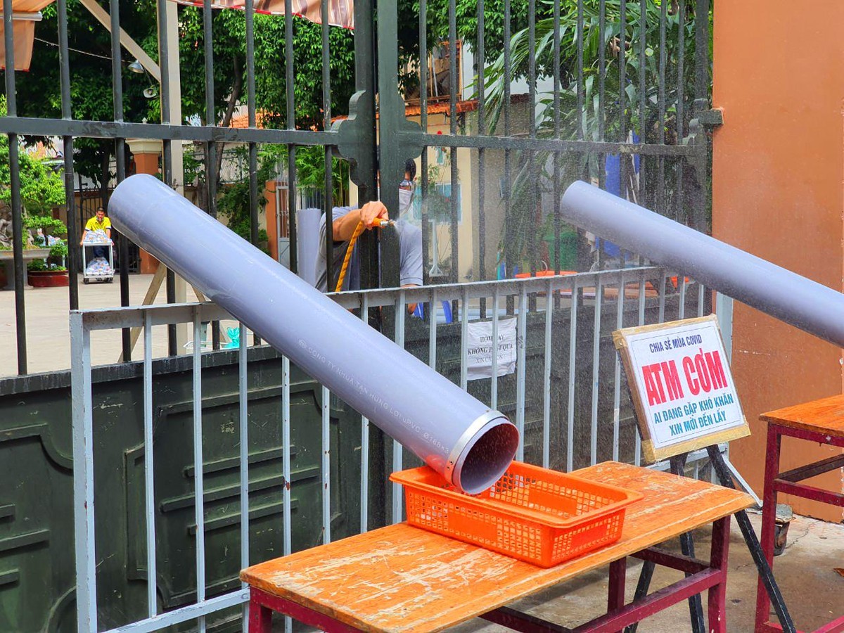 Nhằm đảm bảo an toàn, hệ thống ống lượt đã được khử khuẩn trước khi phục vụ. Nhằm đảm bảo an toàn, hệ thống ống lượt đã được khử khuẩn trước khi phục vụ.