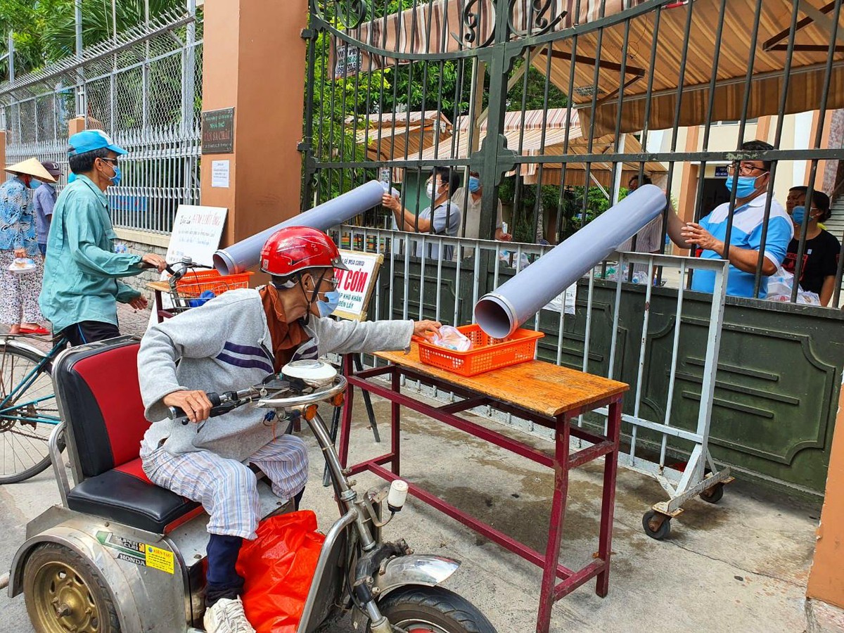 Trưa nay, các phần cơm với đủ chất dinh dưỡng đã được nấu sạnh sẽ và ngon miệng. Tại địa chỉ này, phục vụ bà con từ thứ hai đến thứ 7. Sáng 300 phần bánh mì lượt ống, trưa 300 phần cơm lượt ống, chiều 400 phần lướt ống. Trưa nay, các phần cơm với đủ chất dinh dưỡng đã được nấu sạnh sẽ và ngon miệng. Tại địa chỉ này, phục vụ bà con từ thứ hai đến thứ 7. Sáng 300 phần bánh mì lượt ống, trưa 300 phần cơm lượt ống, chiều 400 phần lướt ống.