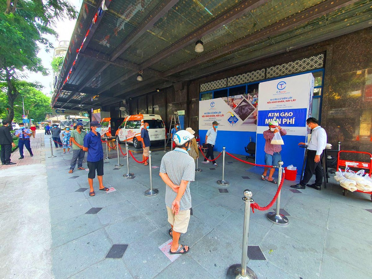 Những máy ATM gạo, hoạt động hết công suất. Những máy ATM gạo, hoạt động hết công suất.