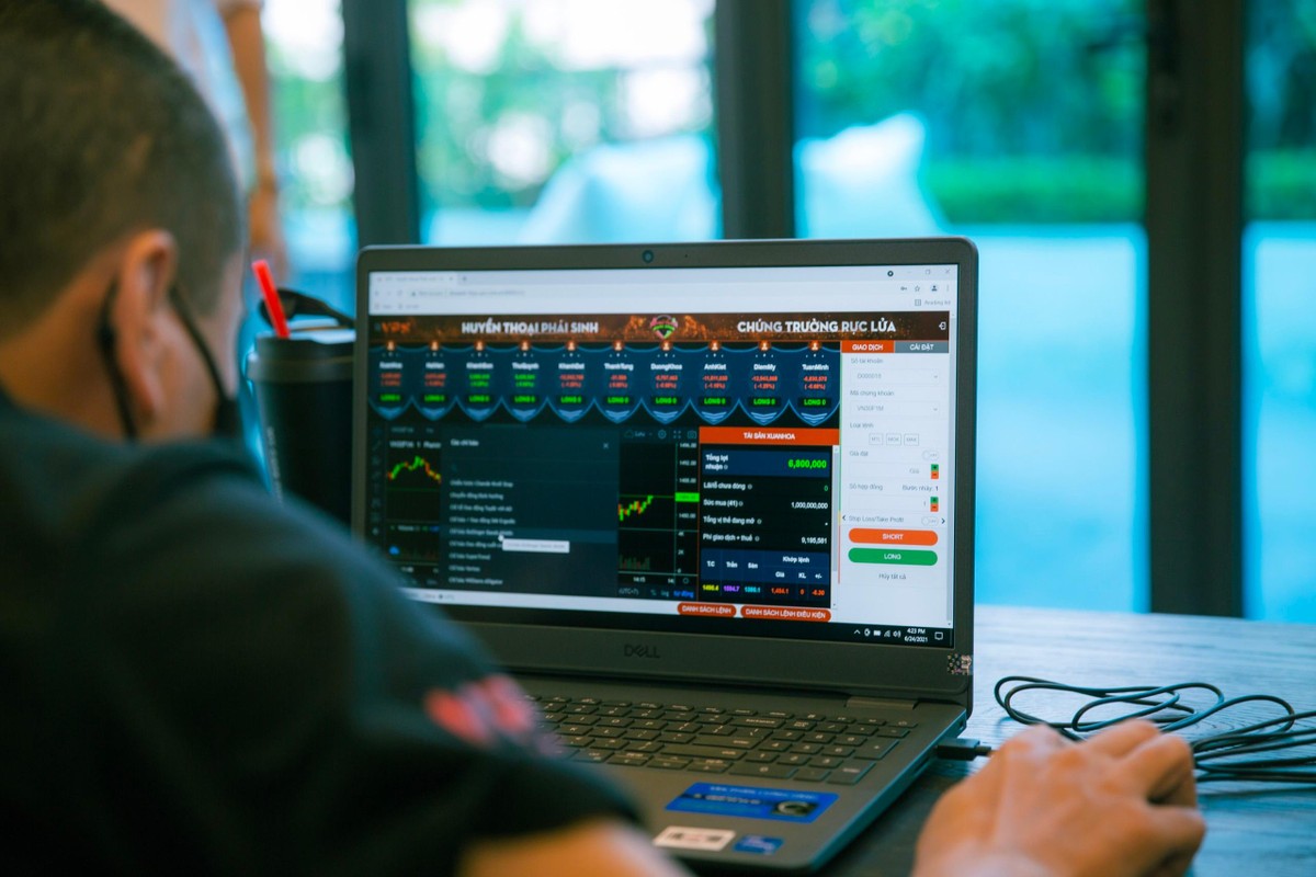 Tại Lễ ra mắt giải đấu Huyền thoại Phái sinh, các nhà đầu tư cũng đã được trực tiếp trải nghiệm đấu trường X8.