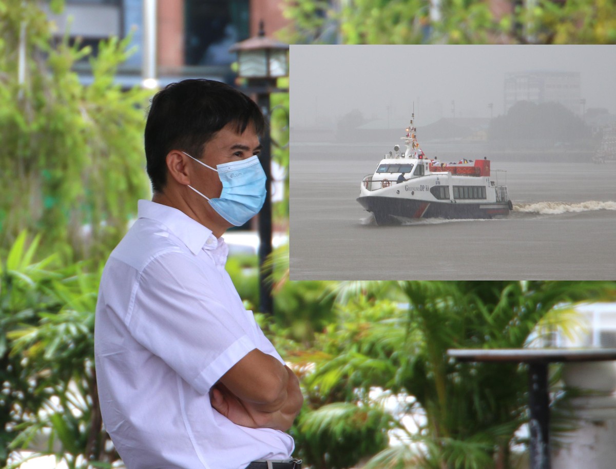 Khoảng 16h ngày 19/7. Chiếc tàu thủy cao tốc đầu tiên xé màn mưa cập bến Bạch Đằng. Khoảng 16h ngày 19/7. Chiếc tàu thủy cao tốc đầu tiên xé màn mưa cập bến Bạch Đằng.