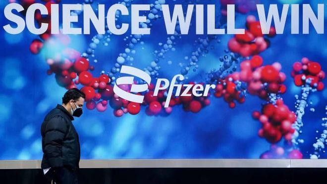 Pfizer là một trong những hãng dược đi đầu trong cuộc đua bào chế thuốc Covid-19 (Ảnh: Reuters).