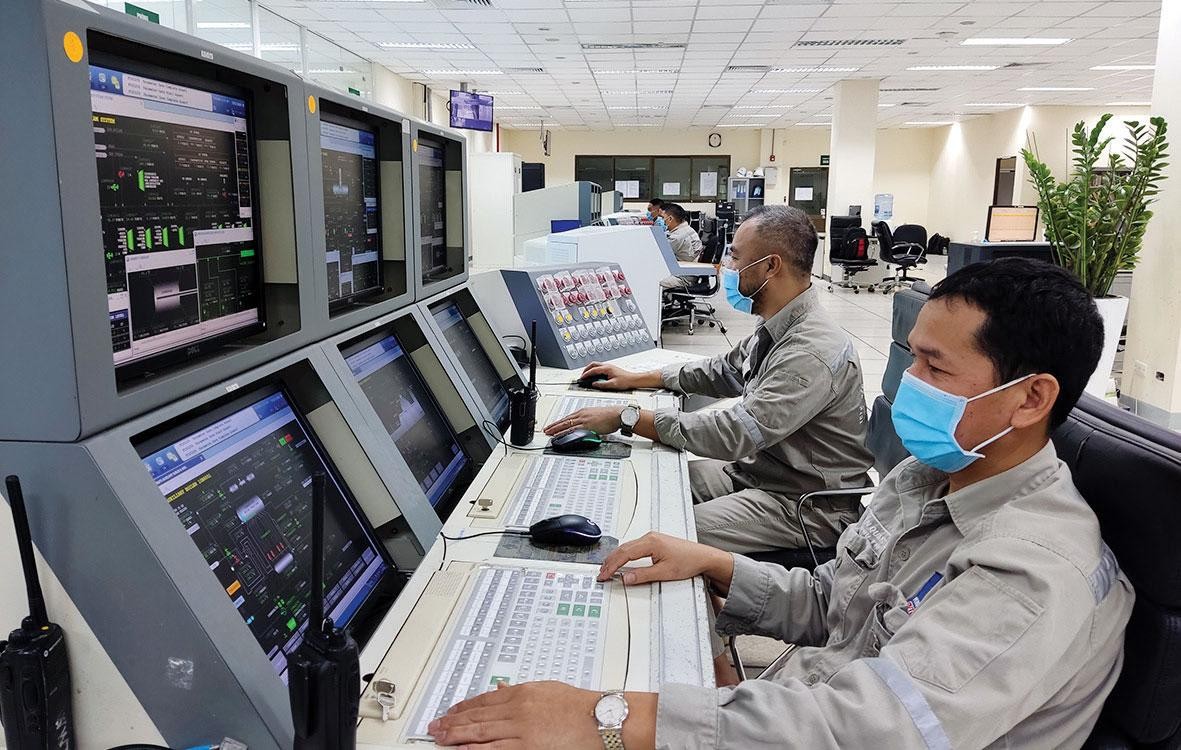 Các kỹ sư, chuyên gia DPM luôn nỗ lực vận hành Nhà máy Đạm Phú Mỹ an toàn, ổn định. Các kỹ sư, chuyên gia DPM luôn nỗ lực vận hành Nhà máy Đạm Phú Mỹ an toàn, ổn định.