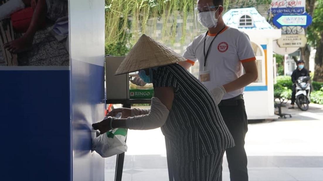 Từ tháng 6, C.T Group cũng đã đặt 2 cây ATM gạo tại 2 địa chỉ là 20A Trương Định, phường 6, quận 3 và 360 Xa Lộ Hà Nội, phường Phước Long A, thành phố Thủ Đức để giúp những hoàn cảnh khó khăn có những phần gạo nghĩa tình. Từ tháng 6, C.T Group cũng đã đặt 2 cây ATM gạo tại 2 địa chỉ là 20A Trương Định, phường 6, quận 3 và 360 Xa Lộ Hà Nội, phường Phước Long A, thành phố Thủ Đức để giúp những hoàn cảnh khó khăn có những phần gạo nghĩa tình.