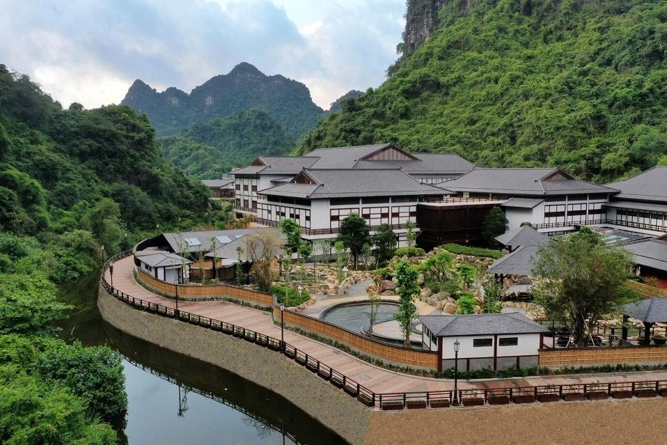 Tại dự án Yoko Onsen Quang Hanh, HVC Group là tổng thầu cung cấp và lắp đặt hoàn thiện phòng xông hơi nóng và phòng xông hơi tuyết lạnh cho tất cả căn villas tại dự án. Tại dự án Yoko Onsen Quang Hanh, HVC Group là tổng thầu cung cấp và lắp đặt hoàn thiện phòng xông hơi nóng và phòng xông hơi tuyết lạnh cho tất cả căn villas tại dự án.