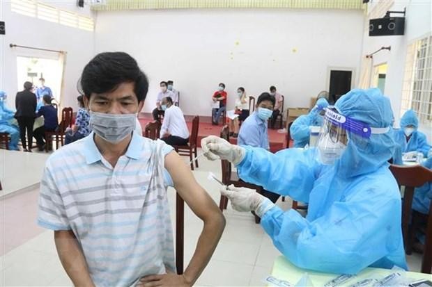 Tiêm vaccine phòng COVID-19 đợt 4 tại điểm Trường Đại học Trà Vinh. (Ảnh: Thanh Hòa/TTXVN). Tiêm vaccine phòng COVID-19 đợt 4 tại điểm Trường Đại học Trà Vinh. (Ảnh: Thanh Hòa/TTXVN).