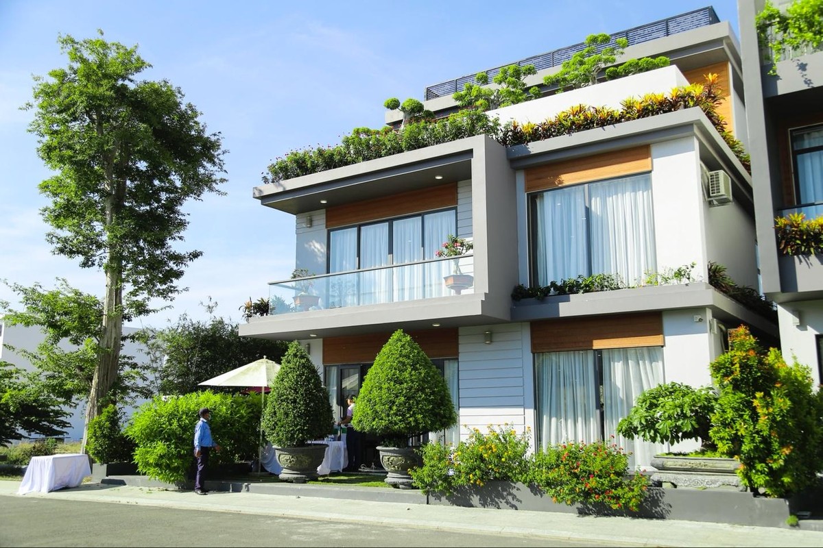 Không gian xanh giao hoà thiên nhiên tại các căn hộ liền kề thấp tầng của The Capella Garden.