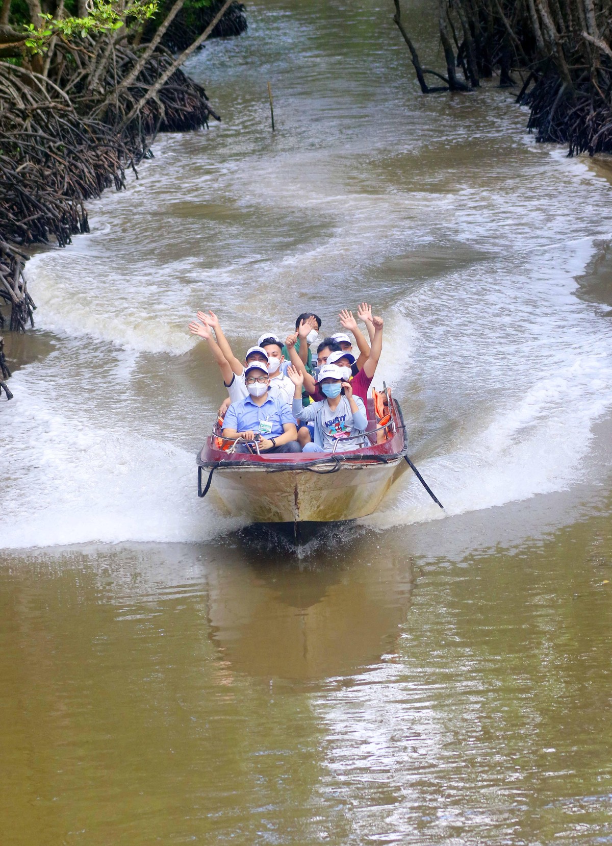 Hiện tại, Cần Giờ đang bắt đầu mở lại nhiều điểm tham quan du lịch hấp dẫn, du khách có thể đăng ký theo tour nếu có thẻ xanh vaccine và đảm bảo 5K.
